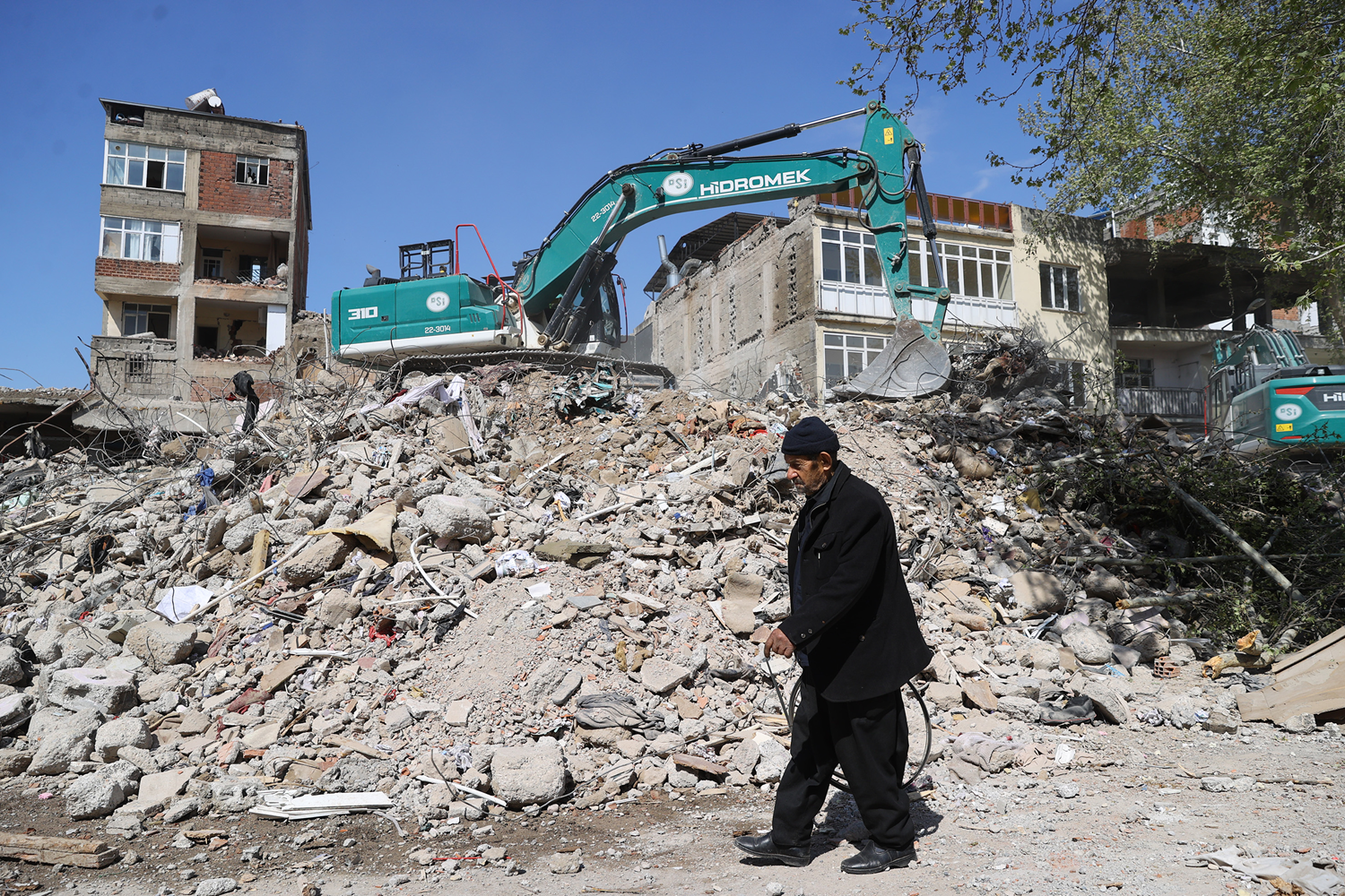 Kahramanmara�'ta enkaz kald�rma �al��malar� devam ediyor