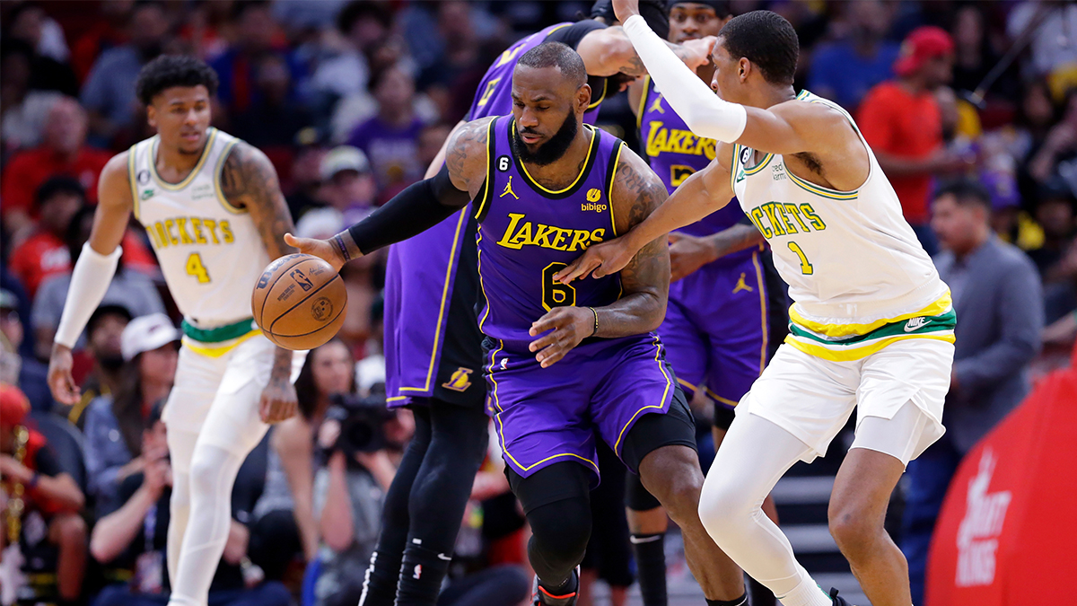 LeBron James'in triple-double yapt��� ma�ta Lakers, Houston'u 134-109 ma�lup etti