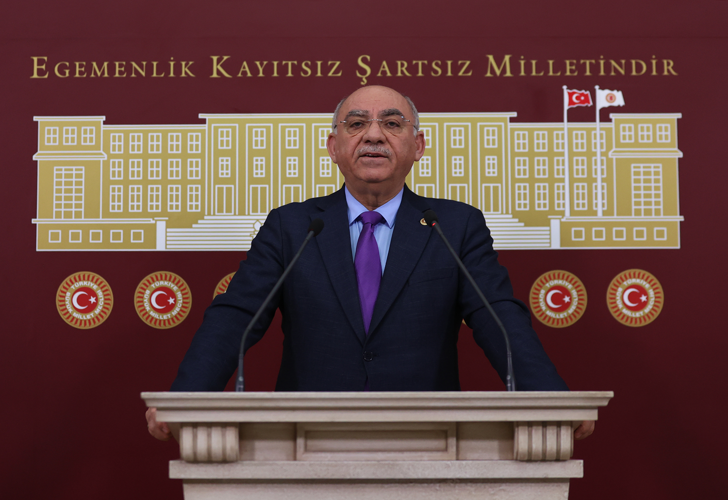 AK Parti'li Karahocagil'den K�l��daro�lu'na 'seccade' tepkisi