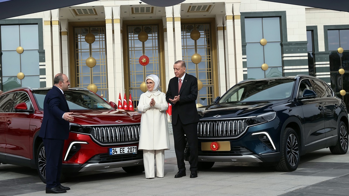 Bakan Varank: Trkiye'nin otomobilini Aliyev'e teslim etmekten gurur duyuyoruz