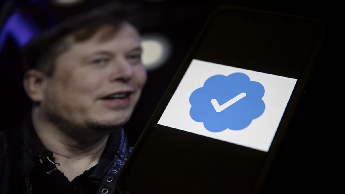 �nl�ler, kamu ve medya kurulu�lar� Twitter'a 'mavi tik' i�in �deme yapmay� reddediyor