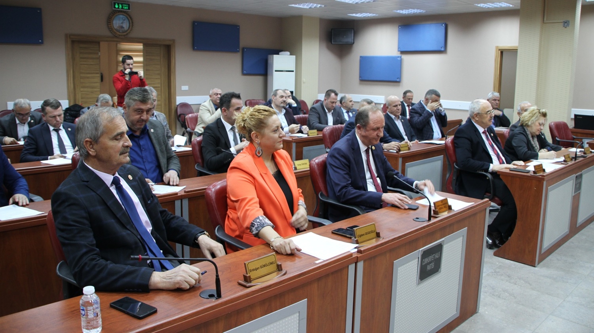 ''Akşener'in partide görev yetkisi kalmadı'' deyip İYİ Parti'den istifa etti