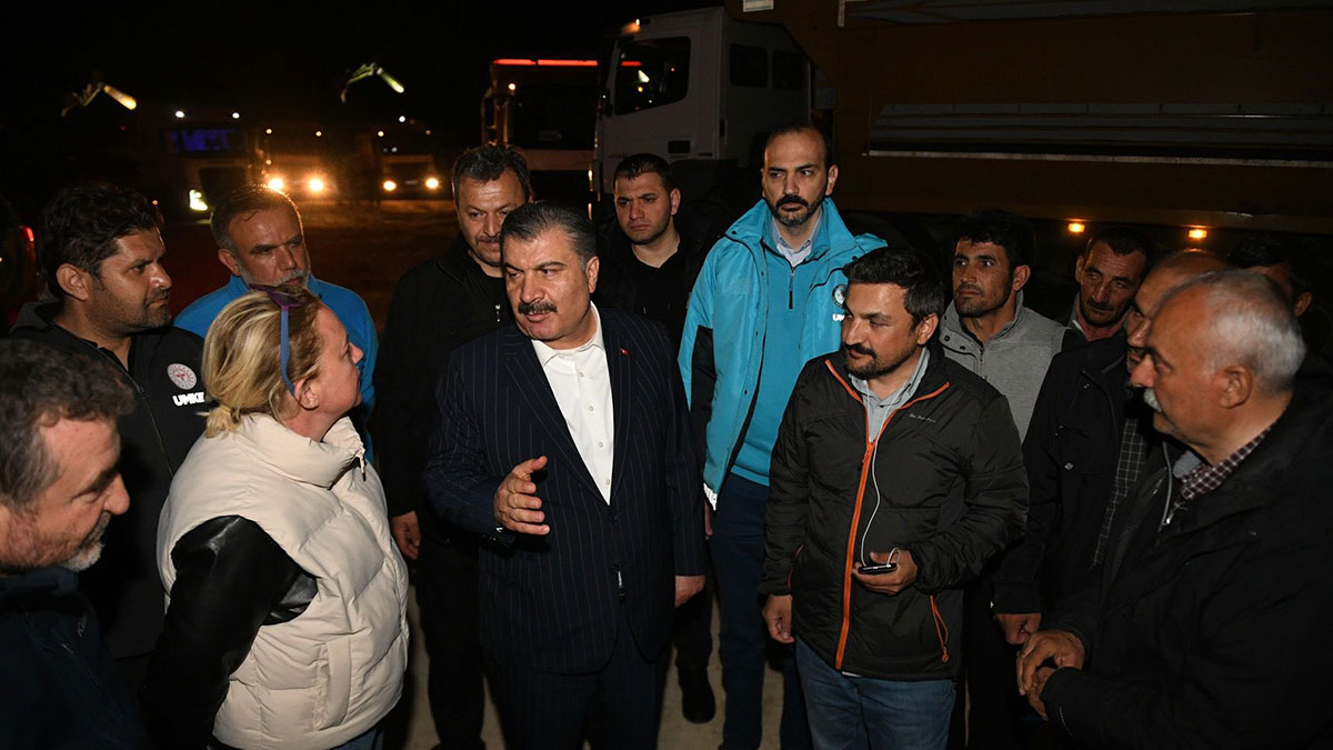 Bakan Koca, '�n�aat yap�lm�yor' denilen hastane in�aat�nda incelemelerde bulundu