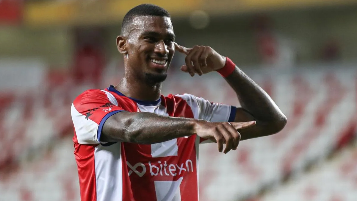 Haji Wright: Galatasaray ile s�ylentilerimin ��kmas� benim i�in �ereftir