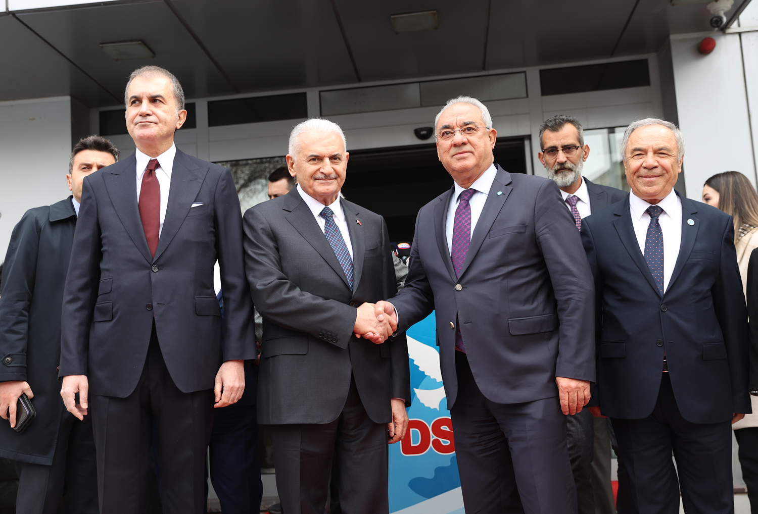 S�rpriz ziyaret sonras� a��klama! Binali Y�ld�r�m: DSP Genel Ba�kan� Aksakal'a teklifi ilettik