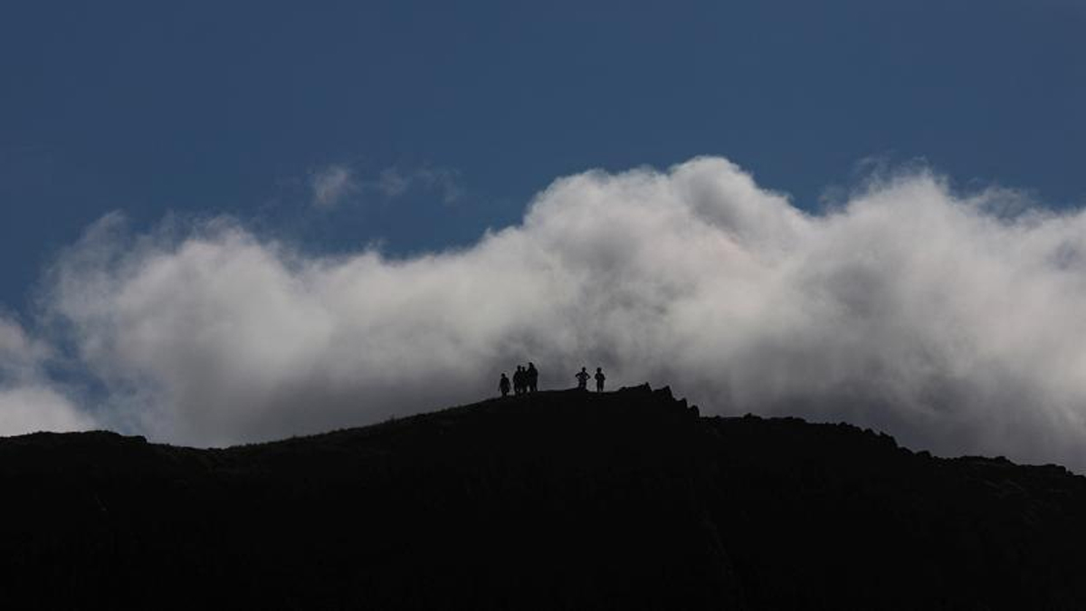 Hamile kar�s�n� yanarda�dan a�a�� iterek �ld�rd�