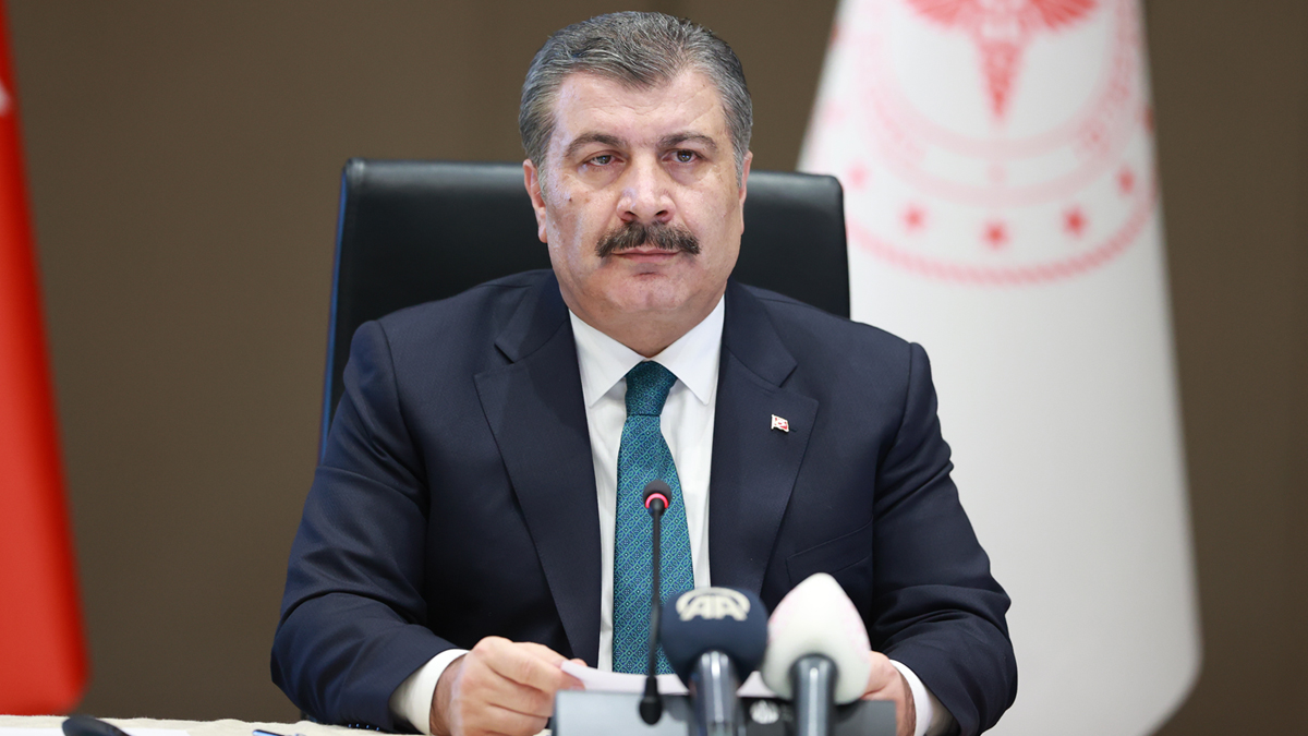 Sa�l�k Bakan� Koca: T�rk milleti yap�lan hizmetlerin �zerini �rtmeye �al��anlar�n oyununa gelmez