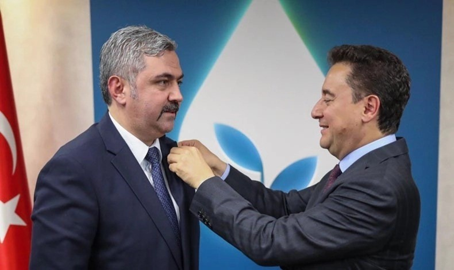 'CHP listelerinden girilmesini kabul etmiyorum' deyip DEVA'dan istifa etti