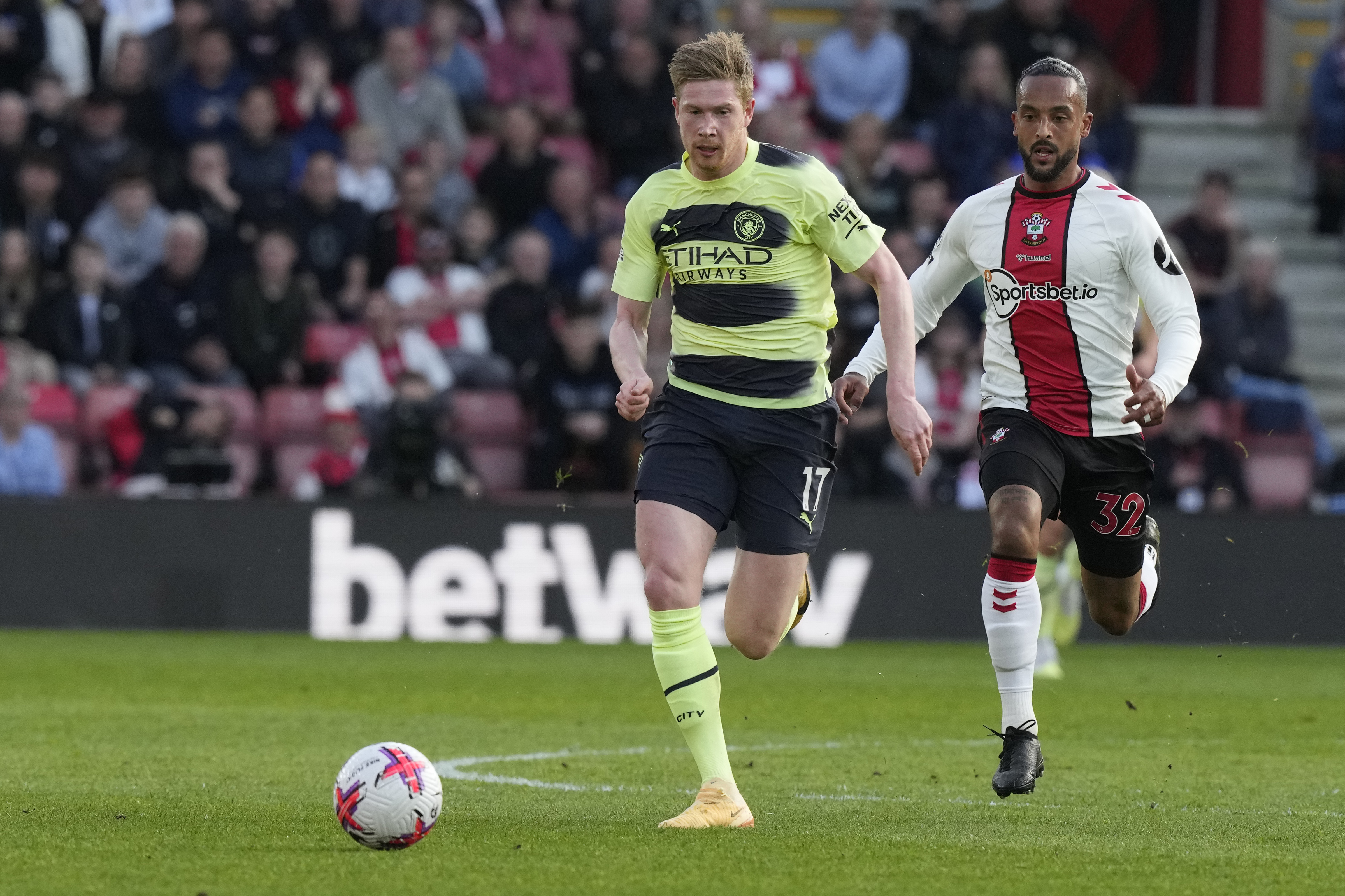 Kevin De Bruyne, Premier Lig'deki 100. asistine imza att�