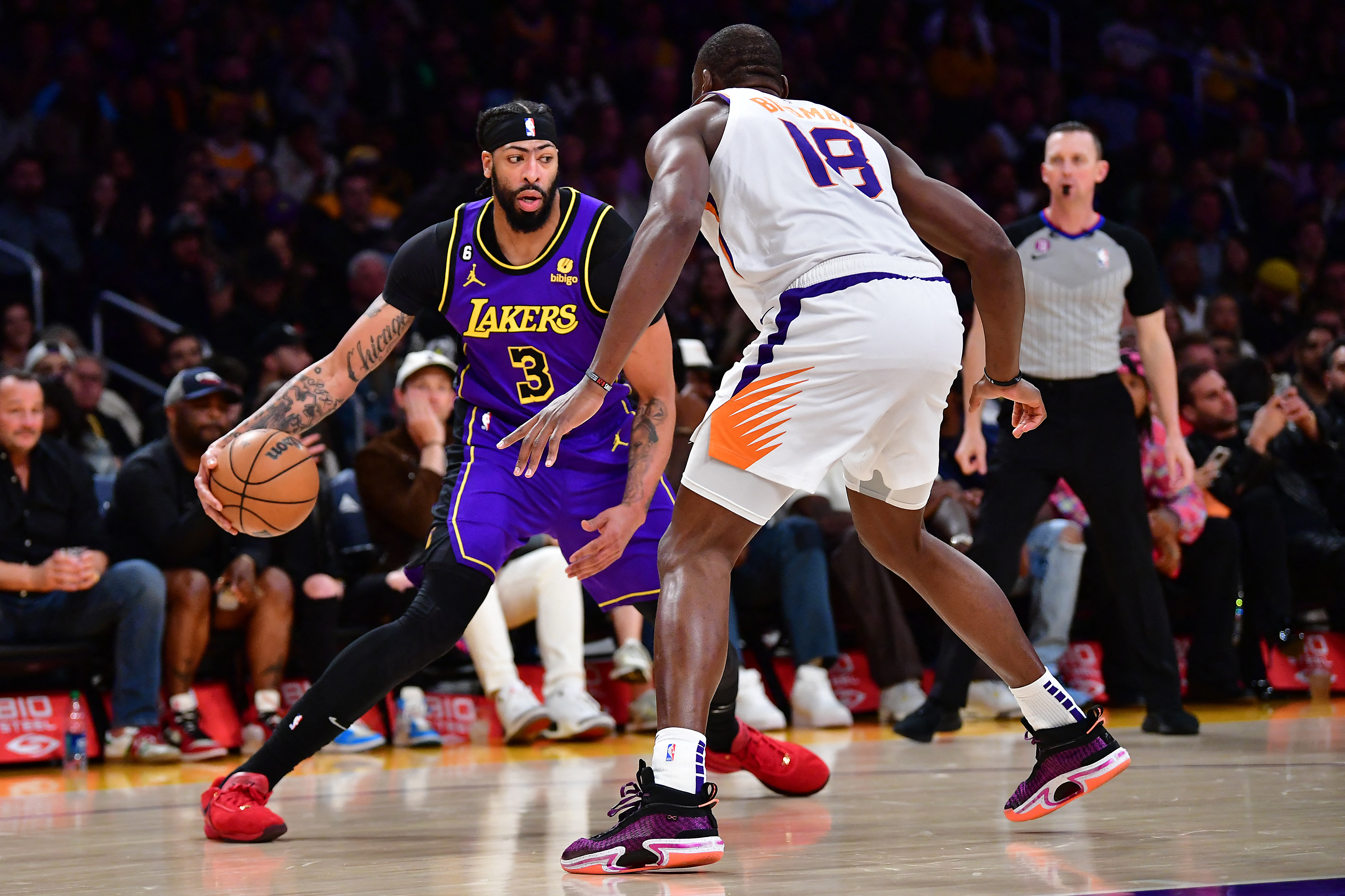 Los Angeles Lakers evinde rahat kazand�