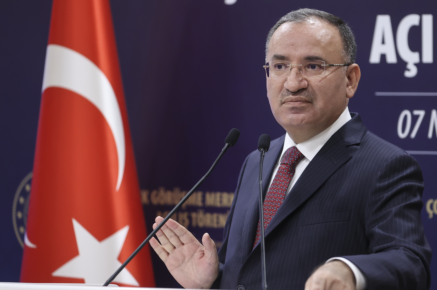 Bakan Bozda�'dan AK Parti �anl�urfa milletvekilli adayl���yla ilgili a��klama:  Benim i�in b�y�k bir �ereftir