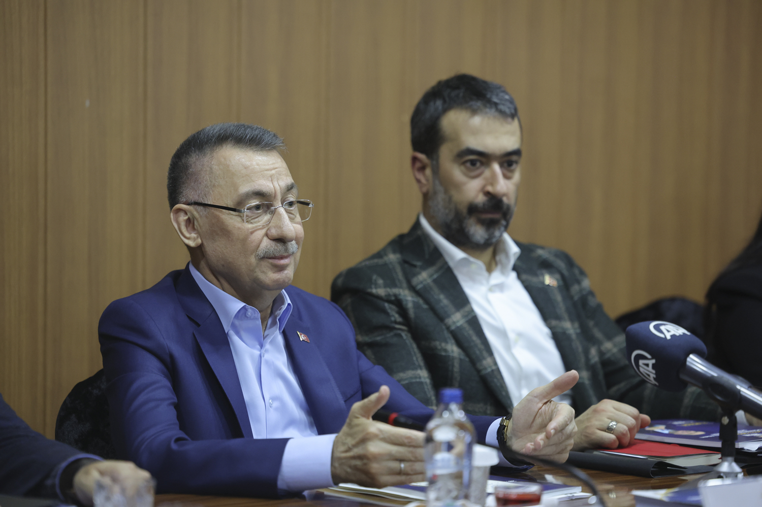 Cumhurba�kan� Yard�mc�s� Oktay: ��erideki ve d��ar�daki g��ler Cumhurba�kan�'m�za kar�� bir birlik olu�turmu� durumdalar