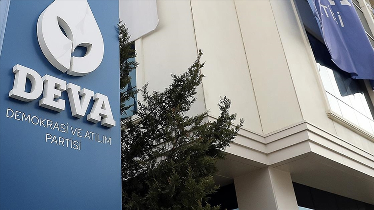 DEVA'da 'eski Bakan Kavaf' �atla��! �stifalar ard� ad�na geldi