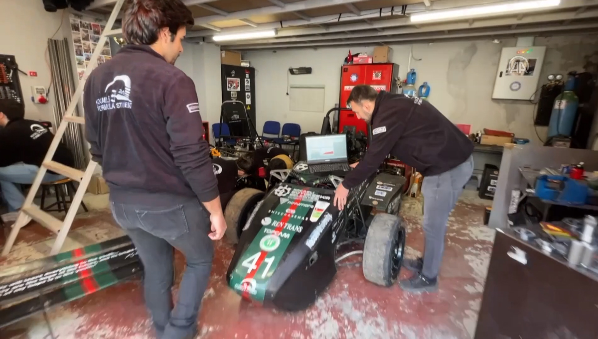 Tesla'dan destek alan m�hendis adaylar�, �talya'da piste ��kmaya haz�rlan�yor