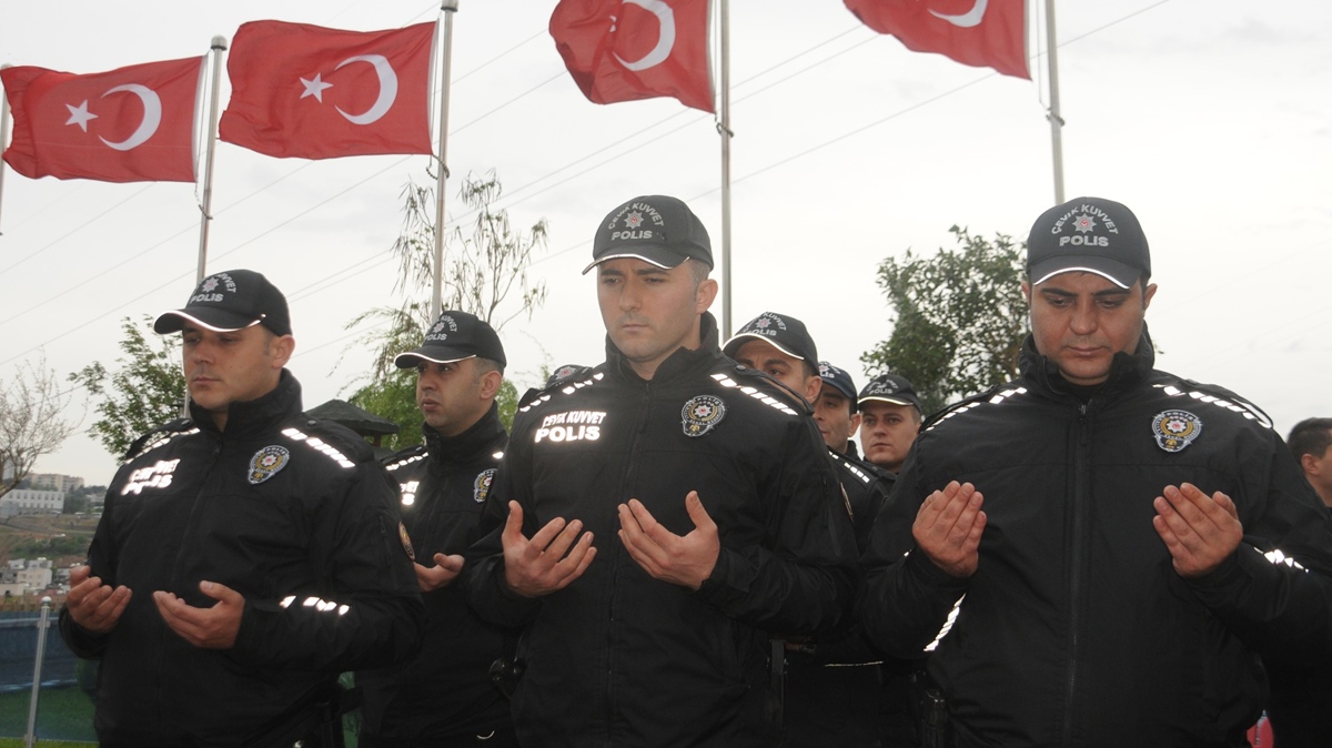 7 yl nce terr rgt PKK saldrsnda ehit den 12 polis dualarla anld