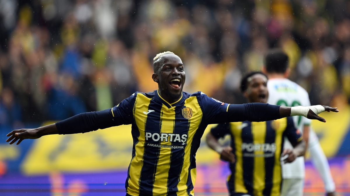 Ali Sowe: Fenerbahe'ye kar gol atmak istiyorum