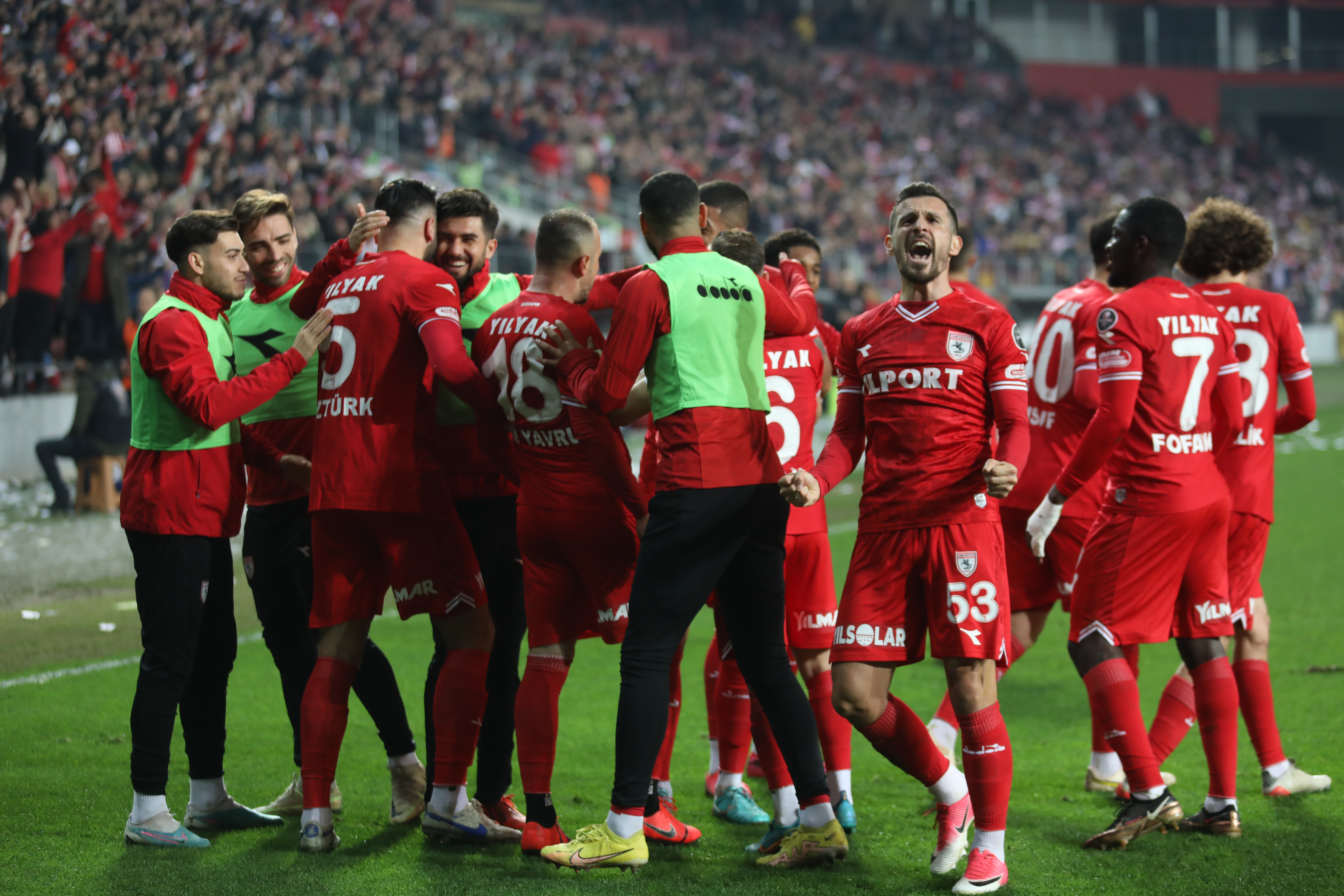 Samsunspor evinde tek golle kazand�