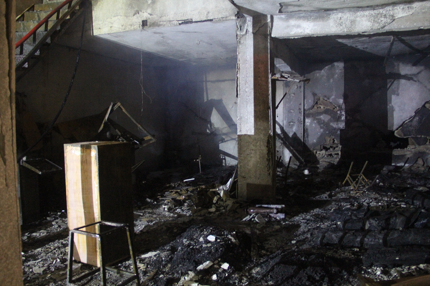 3 katl� ayakkab� imalathanesinde yang�n