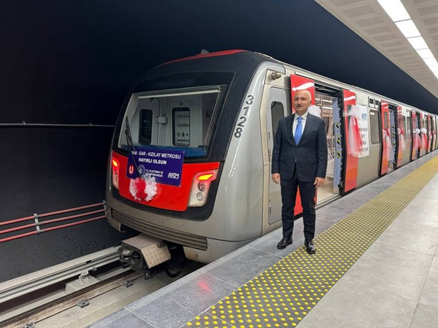 Bakan Karaismailo�lu, AKM-Gar-K�z�lay Metro Hatt�'n�n a��l���nda konu�tu: T�rkiye'nin yolunu a��yoruz