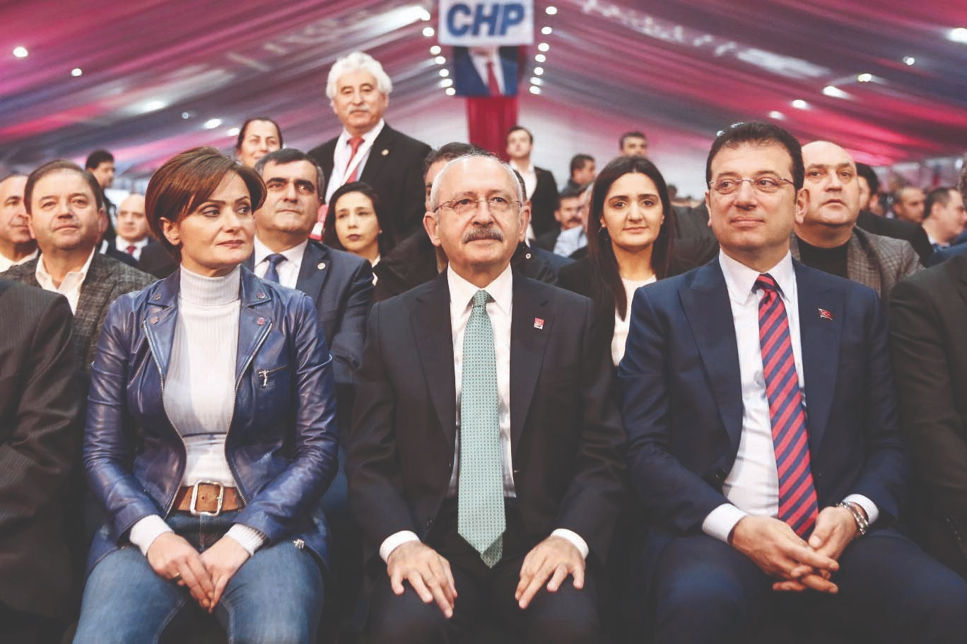 CHP'de ortal�k toz duman! Rest �ektiler: Biz asla soka�a ��kmay�z