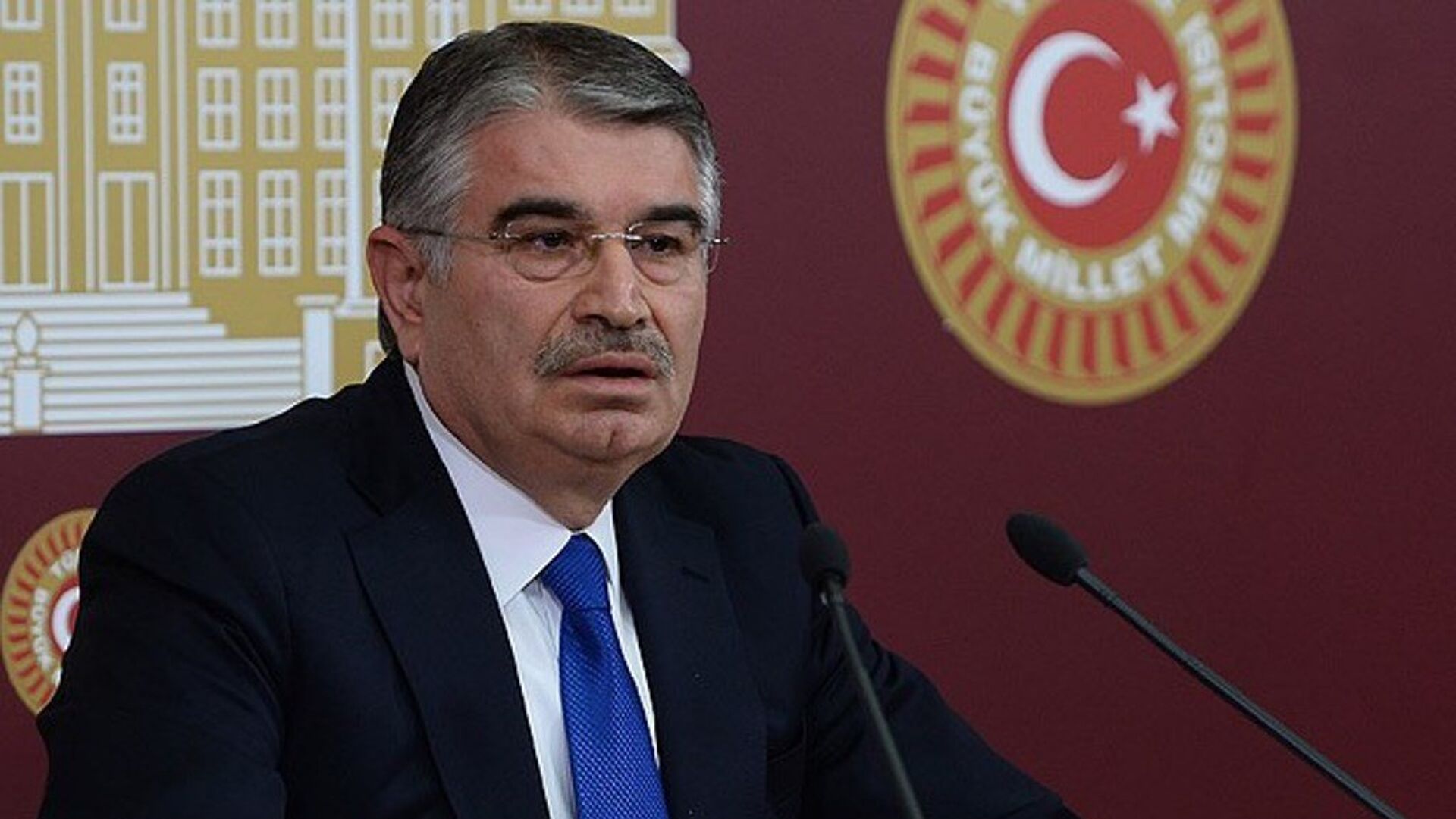 Firari FET�'c�den �Y� Partili �dris Naim �ahin'e dua!