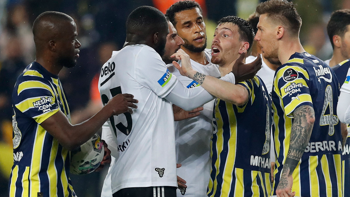 Mert Hakan Yanda�'tan Fenerbah�e'ye �ok a��r fatura! Tepkiler ��� gibi