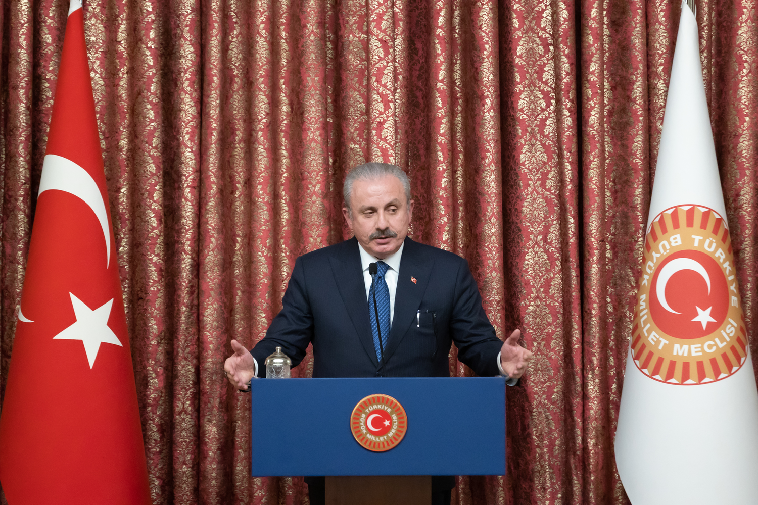 TBMM Ba�kan� �entop, deprem b�lgesindeki �ocuklara y�nelik yap�lacak organizasyonlar� a��klad�