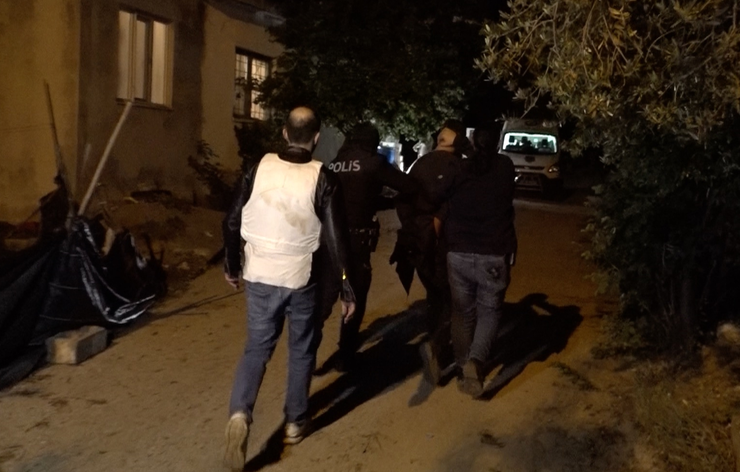 Ate� at�p ka�an silah ki�i, drone ile yakanland�