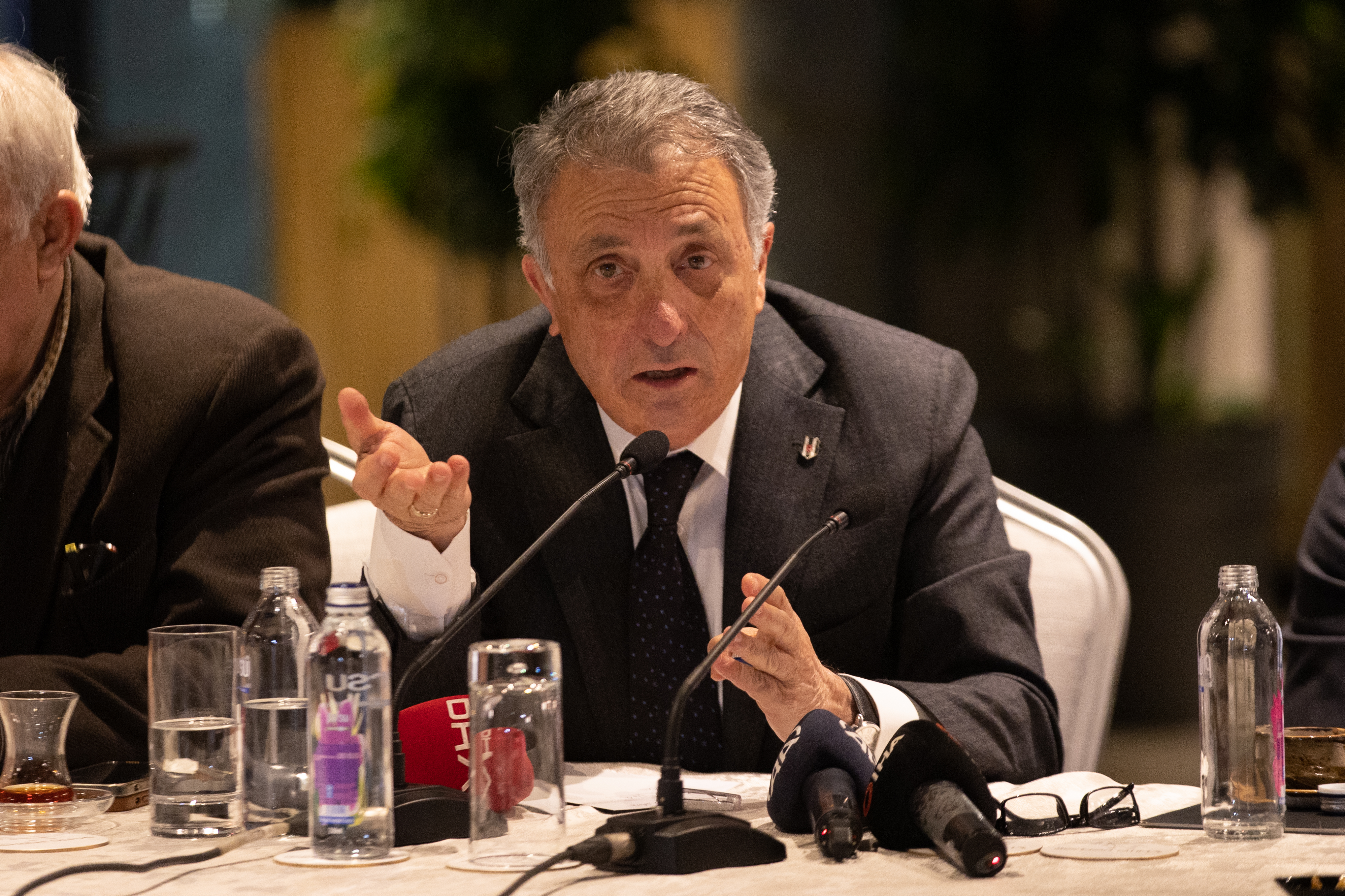 Ahmet Nur �ebi: Verilen cezalarla bizi susturmay� hedefliyorlar