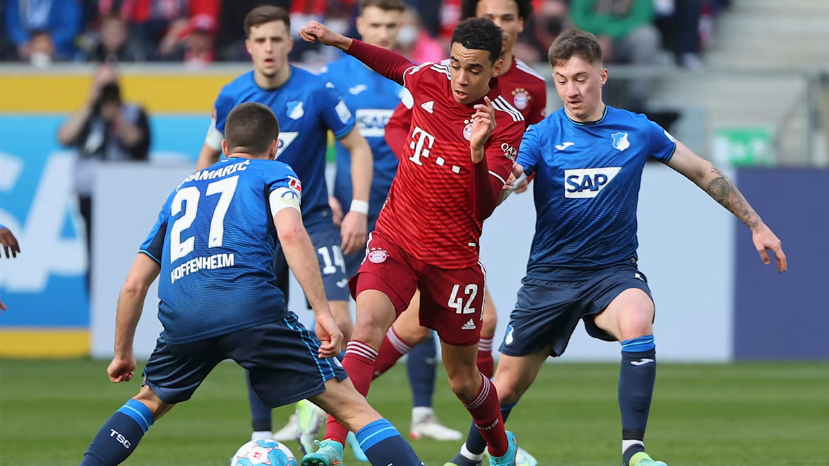 Bayern M�nih sahadan 1 puan ile ayr�ld�