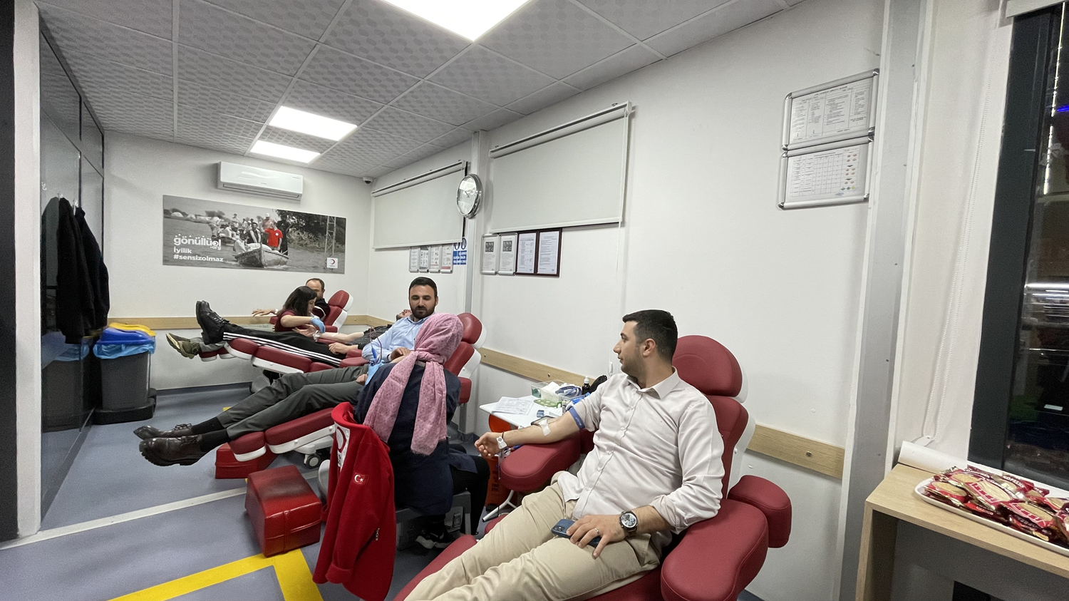 AK Parti �stanbul Gen�lik Kollar� kan ba���� kampanyas� ba�latt�