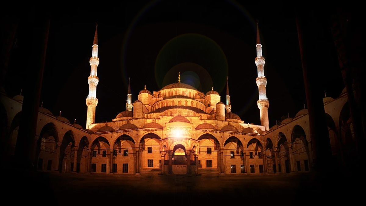 Bug�n Kadir gecesi mi? Kadir gecesi de kandil midir?