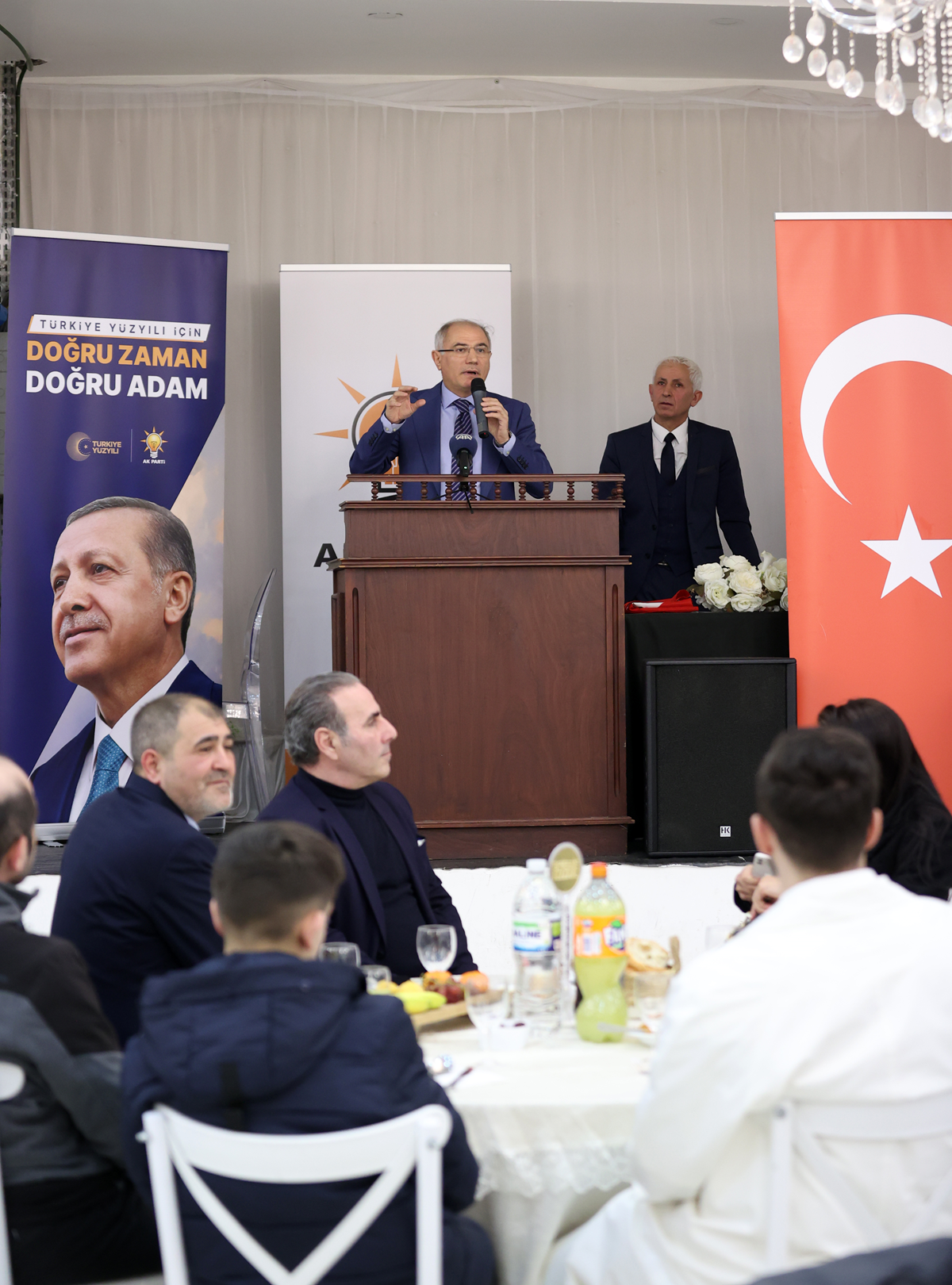 Efkan Ala Bel�ika'da iftar program�na kat�ld�