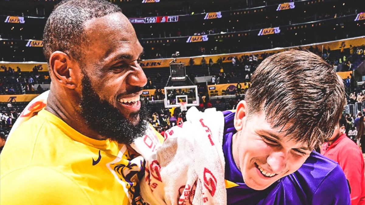 LeBron James, Austin Reaves'a �vg�ler dizdi