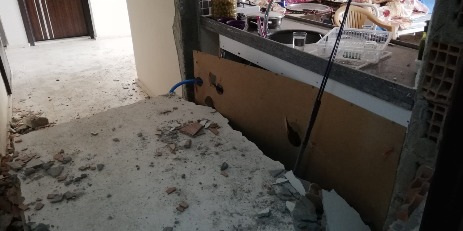 Solunum cihaz�ndan s�zan gaz patlad�: Yaral�lar var