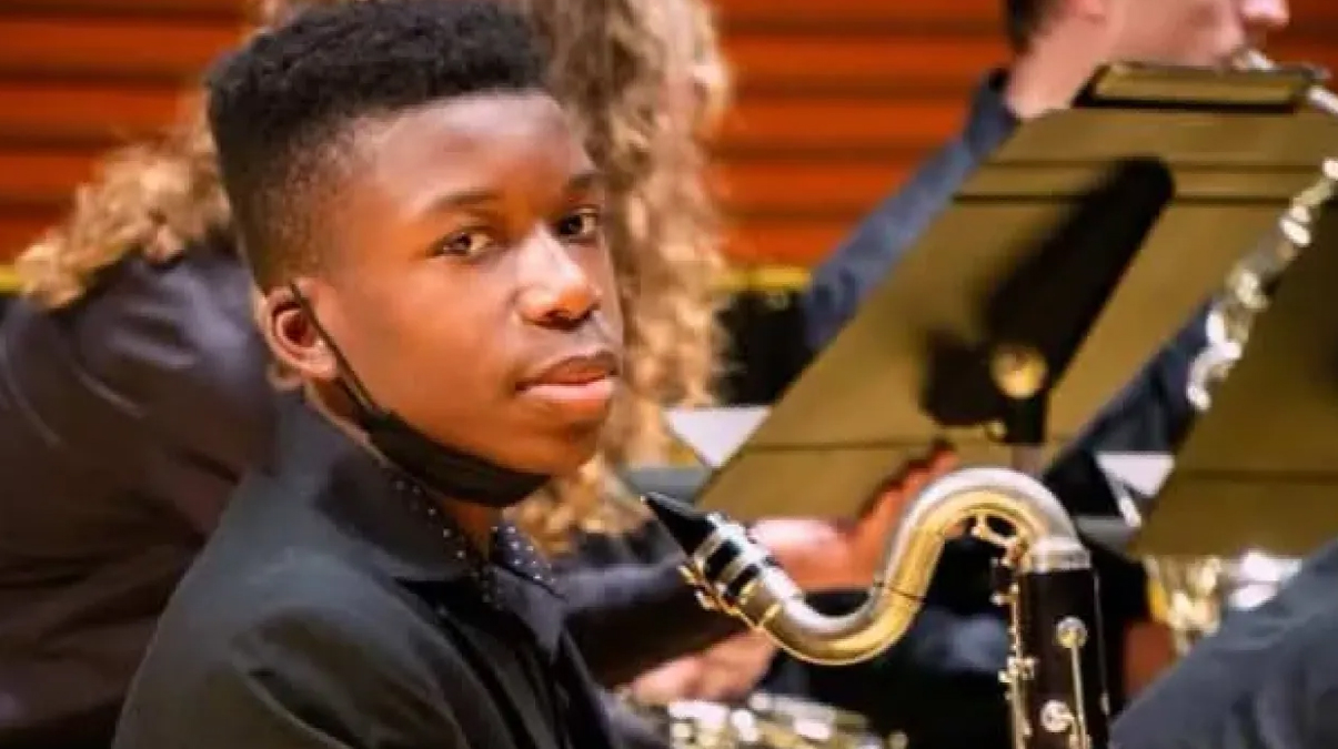 Yanl�� kap�y� �alan gen�, ev sahibi taraf�ndan vuruldu