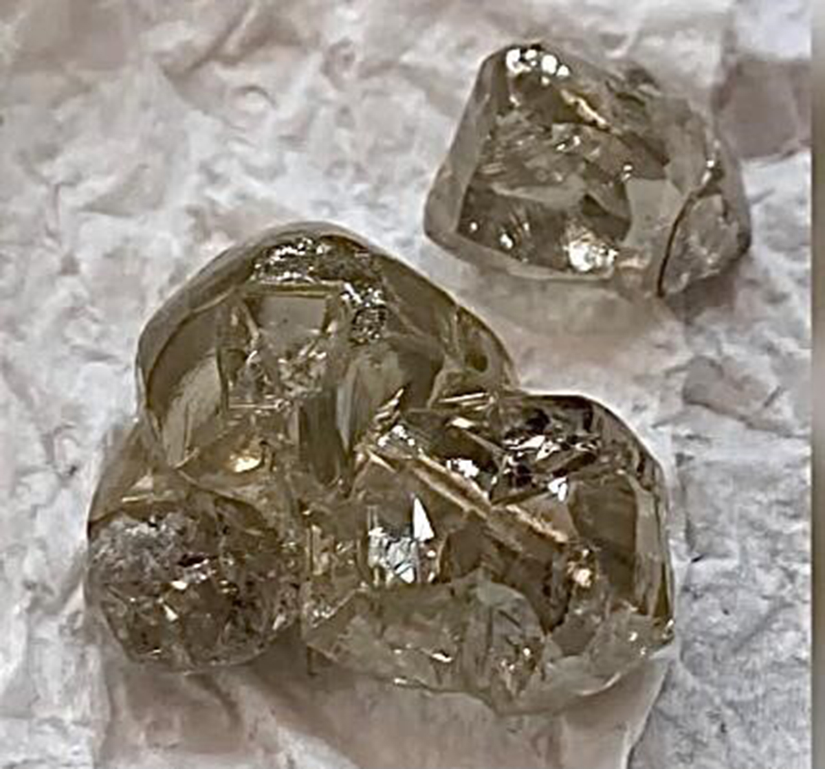 Kapal��ar��'da operasyon: 1 milyon dolarl�k elmas ele ge�irildi