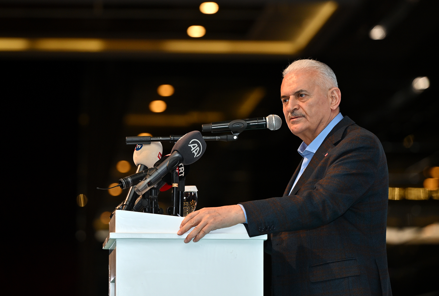 AK Parti Genel Ba�kanvekili Y�ld�r�m: �zerklik �art� gibi mavralar� ortaya getirene bu millet ge�it vermez