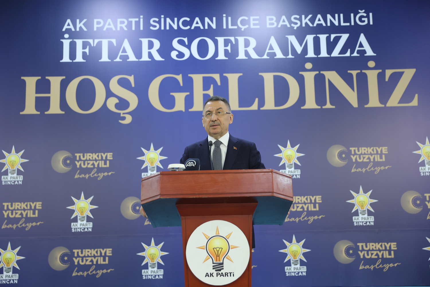 Cumhurba�kan� Yard�mc�s� Oktay: T�rkiye'yi �ok daha ayd�nl�k yar�nlara ta��may� arzuluyoruz