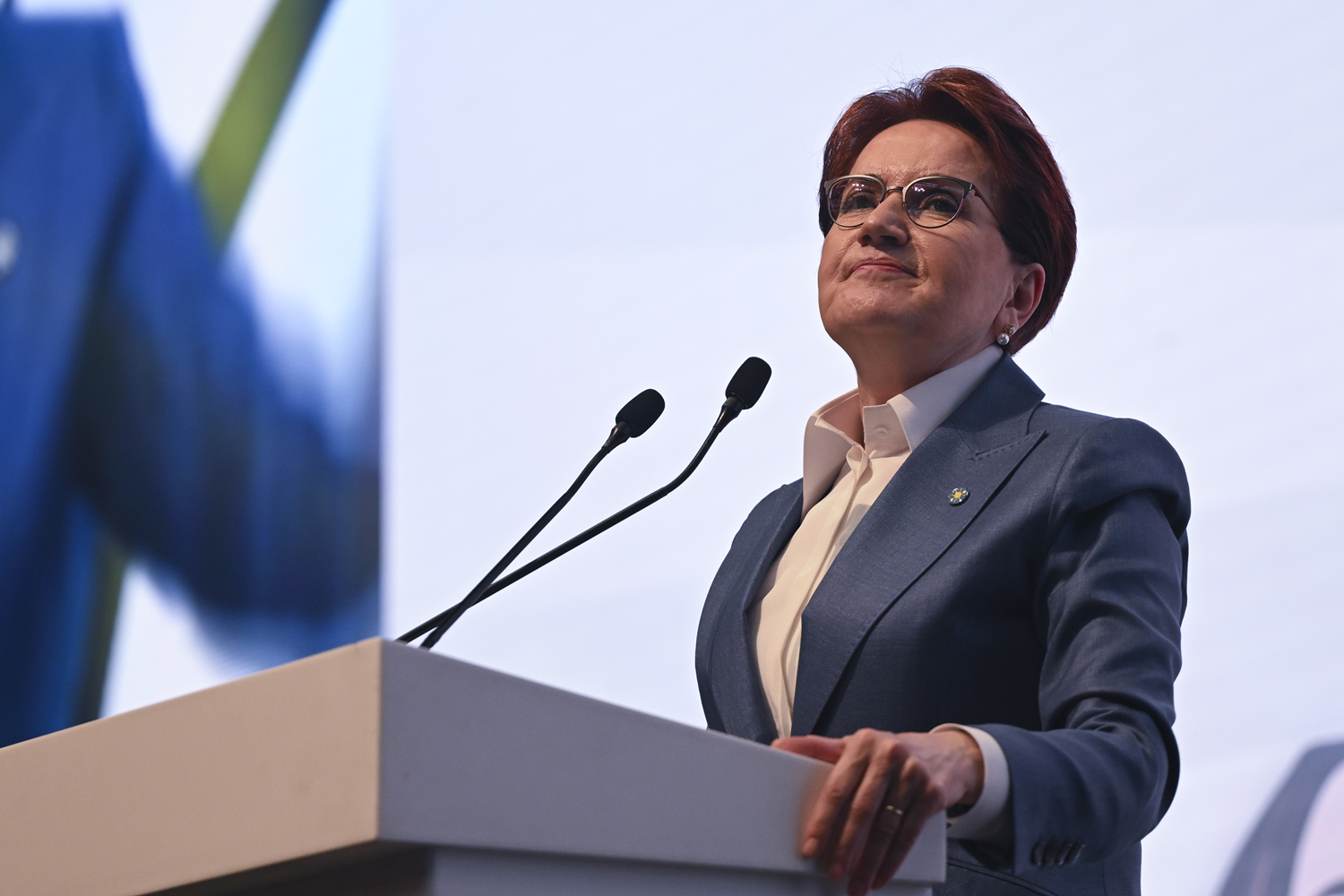 Ortaklar� k�zd�racak s�zler! CHP'deki Sadullah Ergin krizine Ak�ener'den '�stten parmak sallamay�n' ��k���