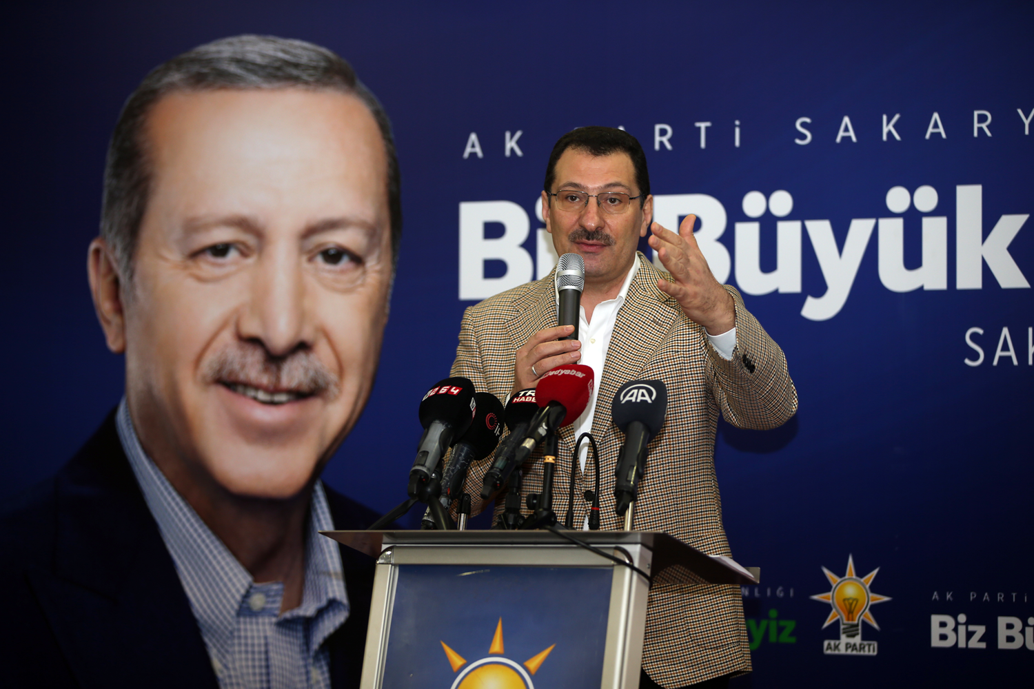 AK Parti'li Yavuz: Bu te�kilat�n her bir ferdinin gece g�nd�z u�ra� vermesi gerekiyor
