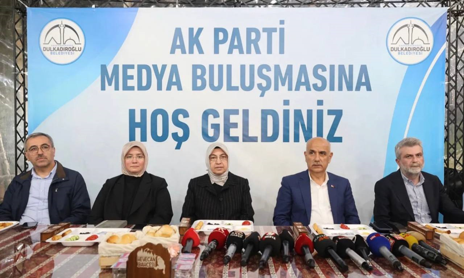 Bakan Kiri�ci, Kahramanmara�'ta yerel bas�n mensuplar�yla bulu�tu