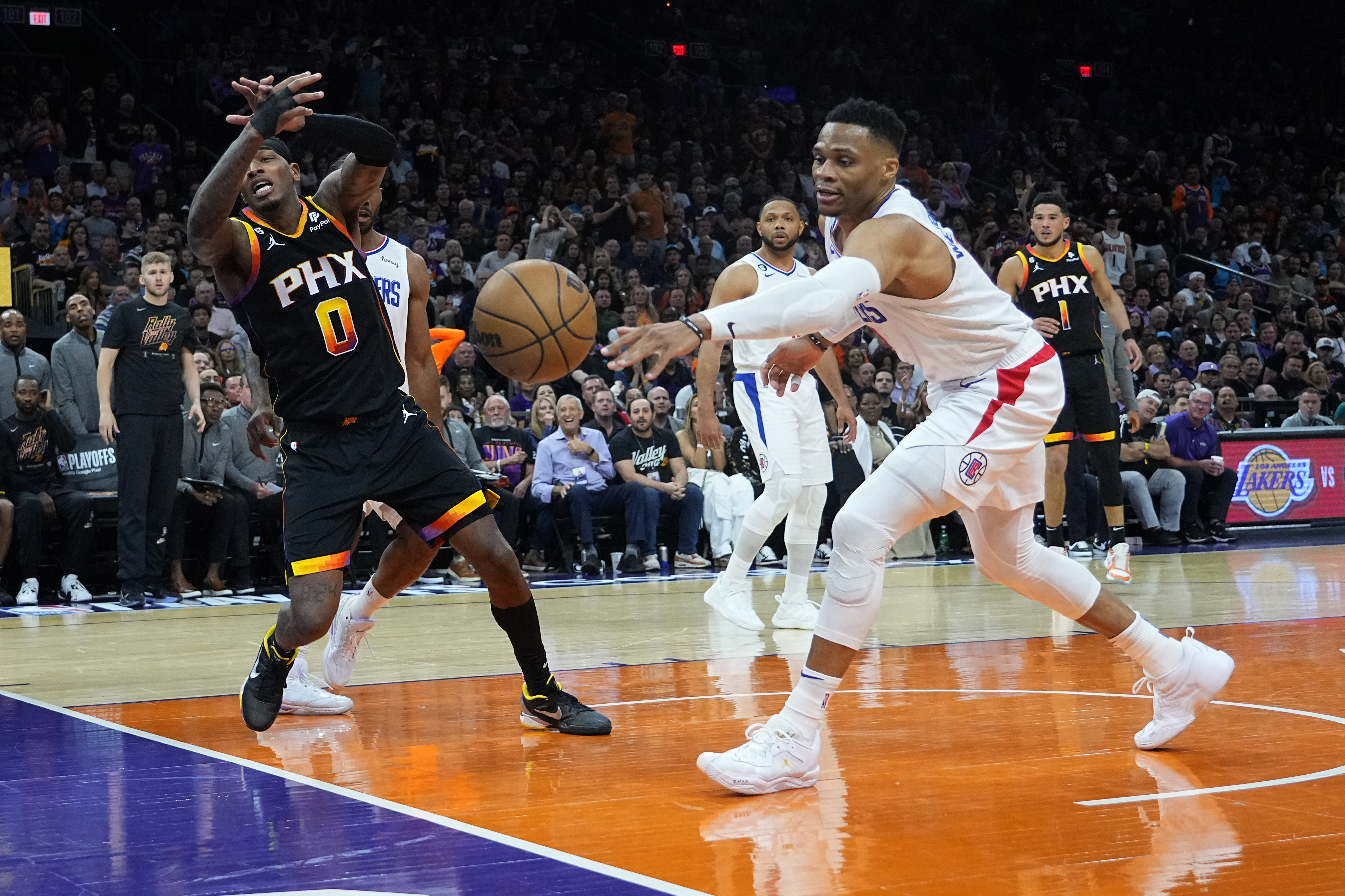 Phoenix Suns,  Clippers kar��s�nda seriyi e�itledi