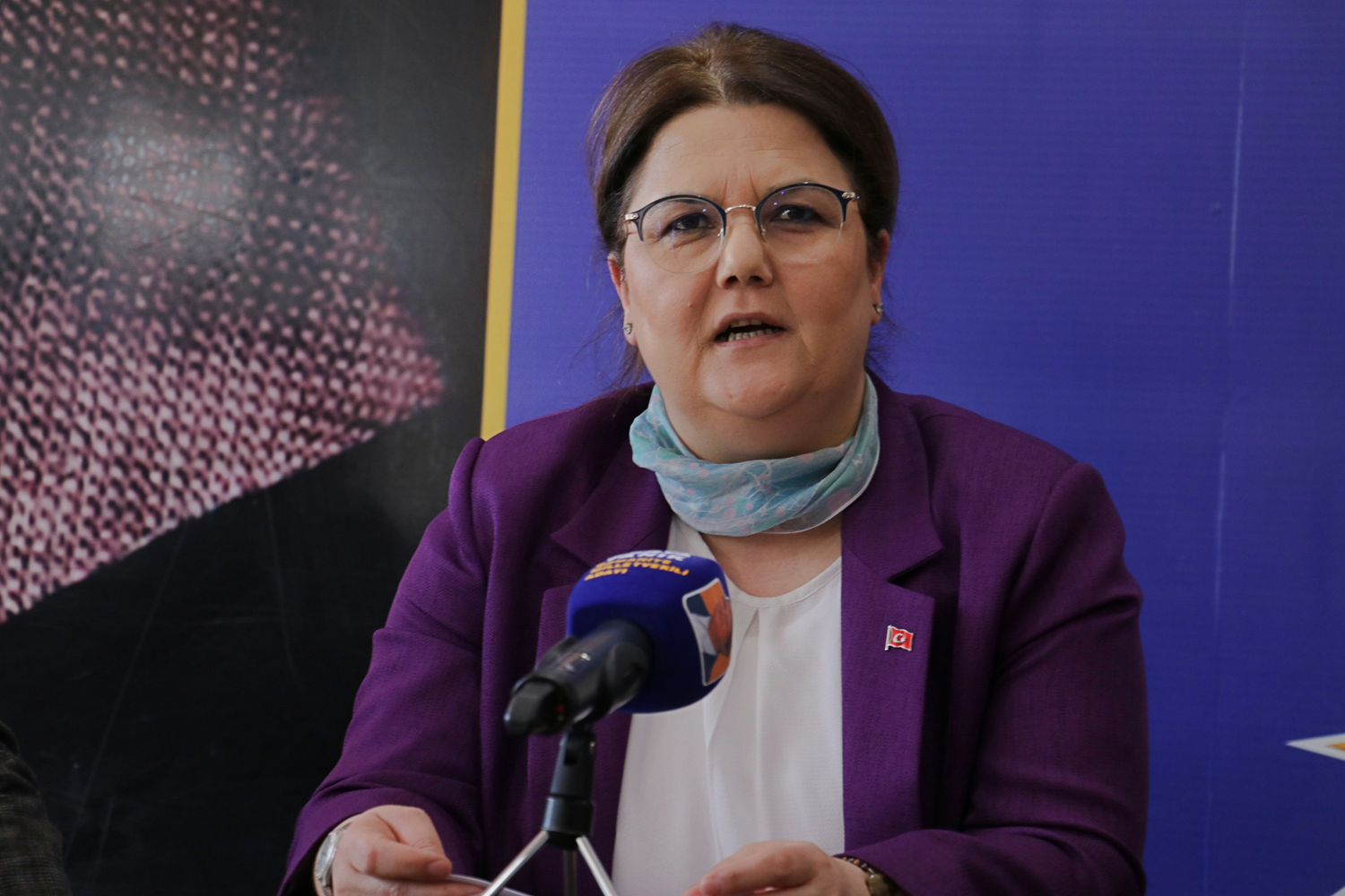 Bakan Yan�k:  G��l� ve m�reffeh bir T�rkiye'nin m�cadelesini millet�e hep beraber verece�iz