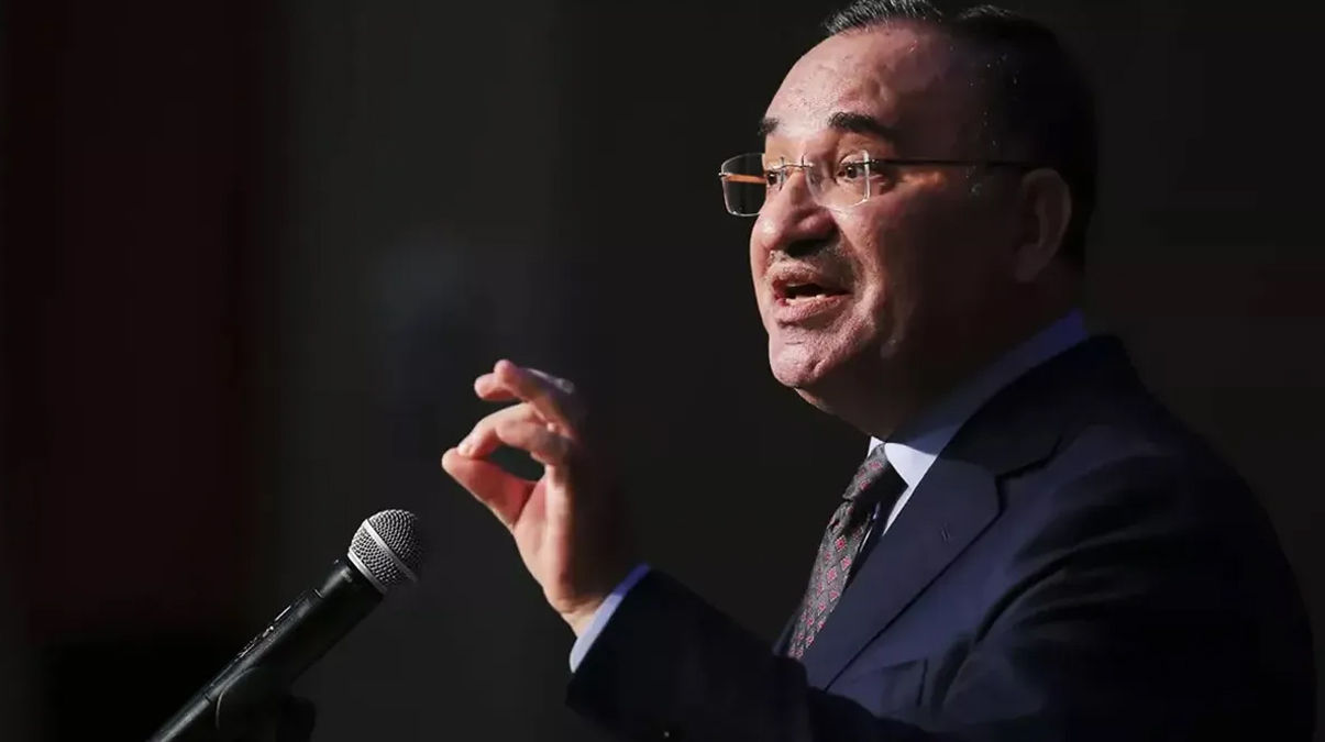 Bakan Bozda�: Alt�l� masa bug�n do�al gaz patlamas�yla patlad�