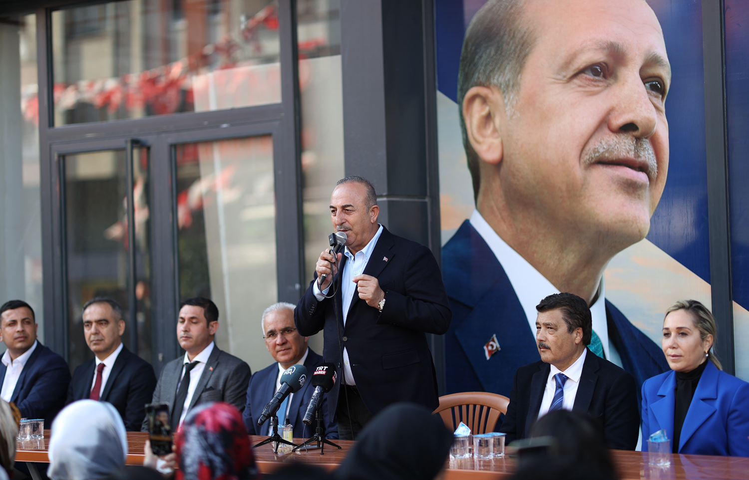 Bakan �avu�o�lu: Serikliler T�rkiye'yi 28 eyalete b�lece�iz diyenlere oy verir mi?