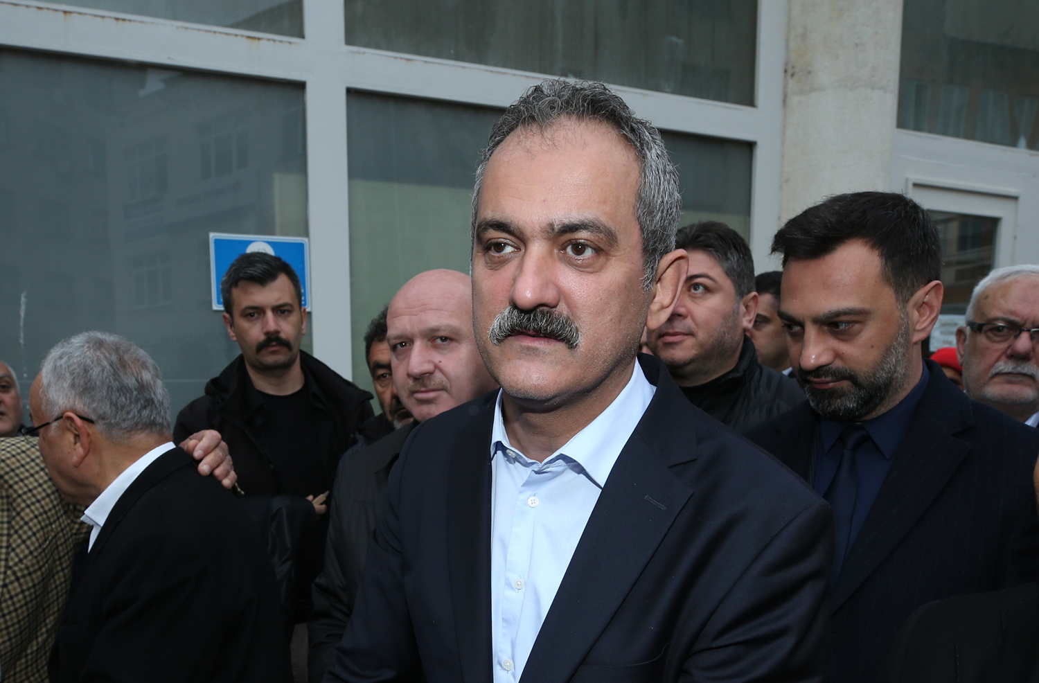 Bakan �zer: Depremin ard�ndan t�m illerimiz toparlanmaya devam ediyor