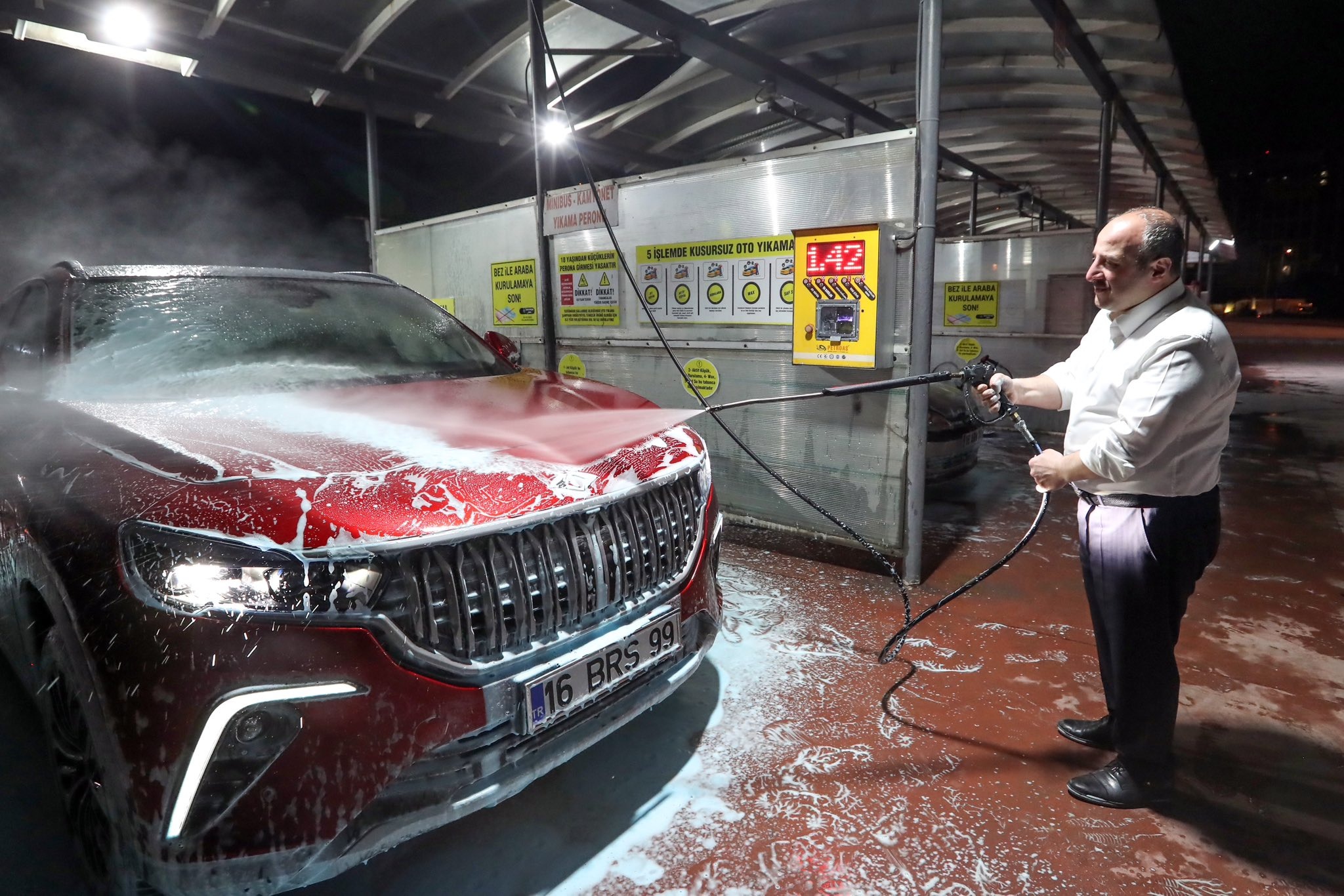 Bakan Varank payla�t�: Togg'a bayram temizli�i