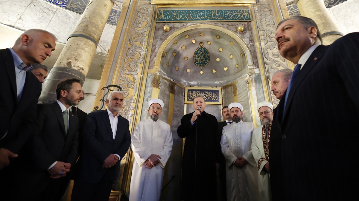 Cumhurbakan Erdoan bayram namazn Ayasofya Camii'nde kld