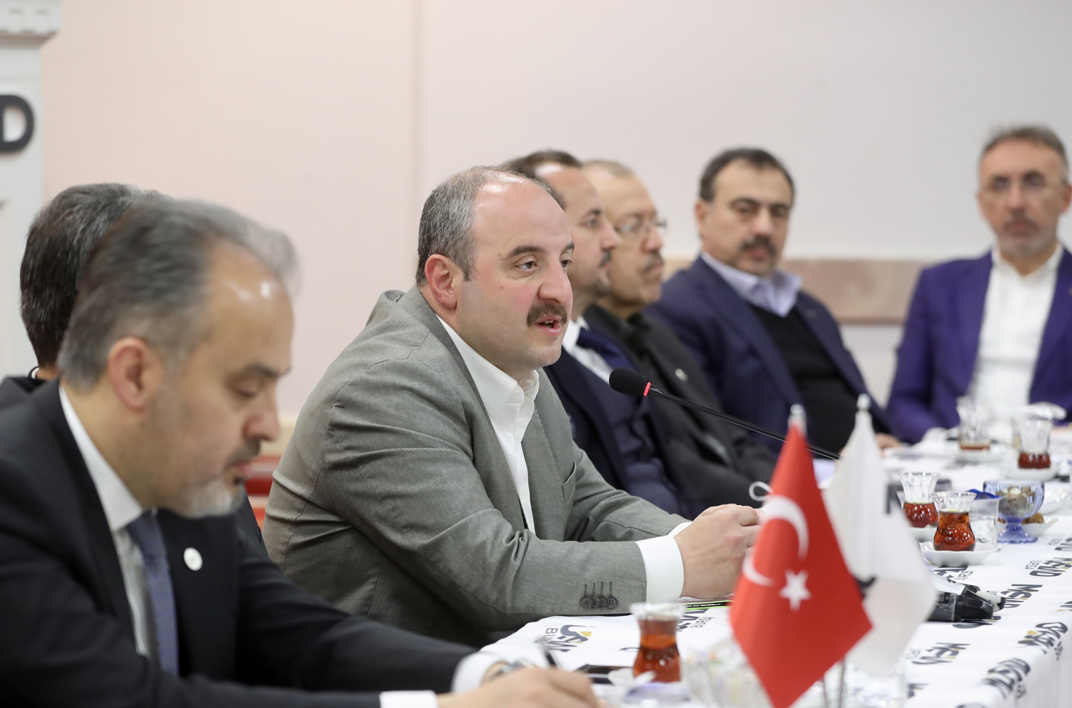 Bakan Varank'tan K�l��daro�lu'na tepki: Kimlik siyaseti eski T�rkiye'de kald�